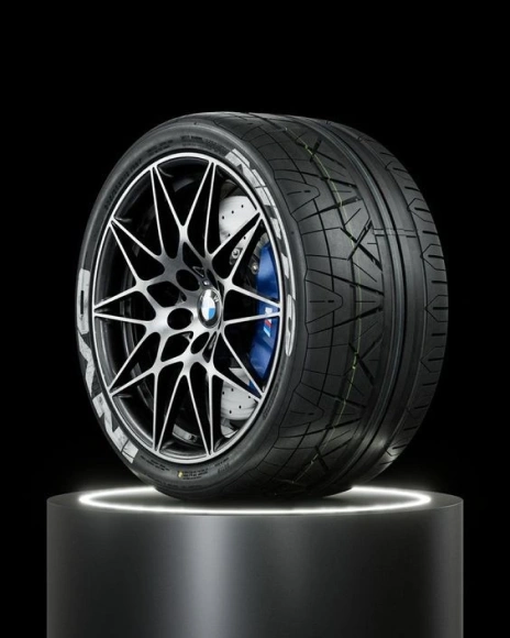 High-Performance Nitto Invo 305/30 ZR29 (102Y) Tiresthumbnail 